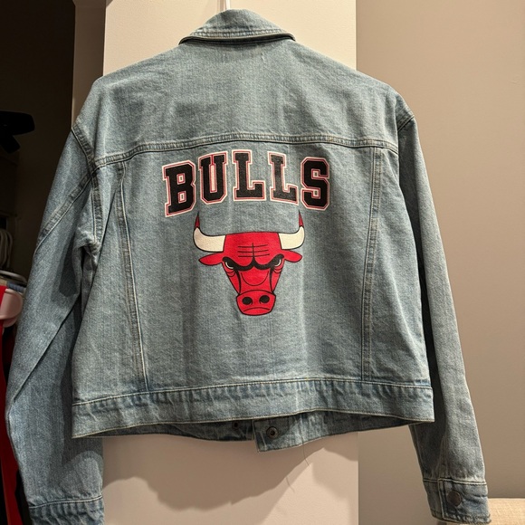 Chicago Bulls WEAR by Erin Andrews Women's Full-Snap Denim Jacket - Picture 9 of 9